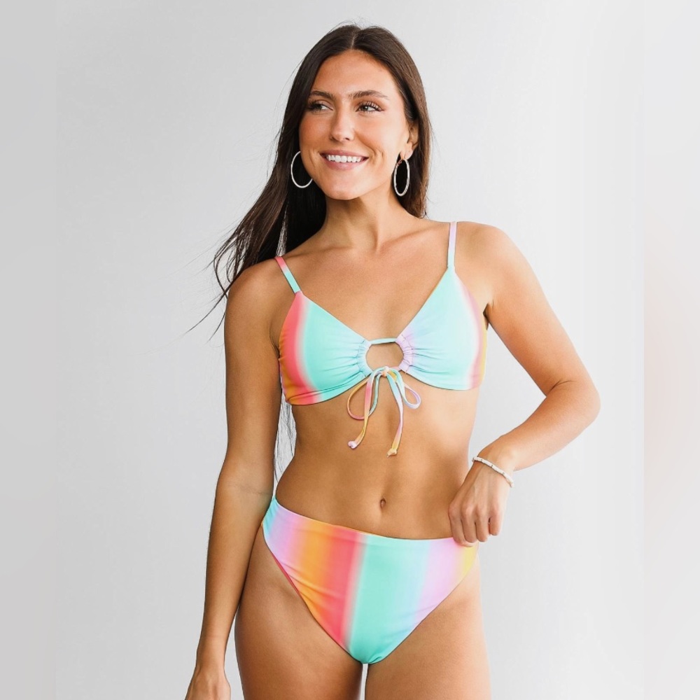 Dippin Daisy’s printed tranquil bikini set and sarong, size small